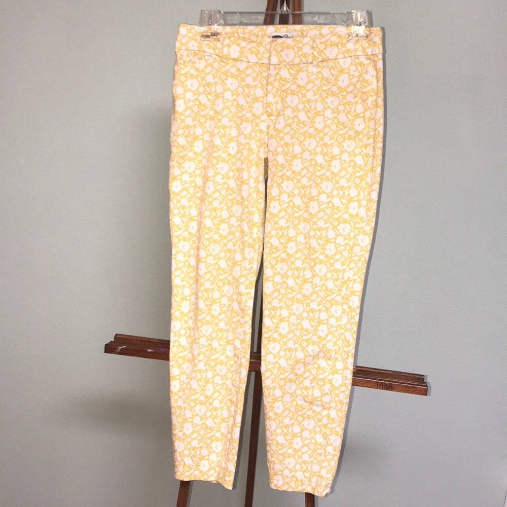 Ladies Old Navy pixie ankle pants w/floral design